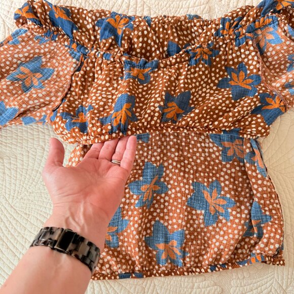 Porridge by Anthropologie Floral Blue & Gold Ruffled Crop Top - Size M - Picture 6 of 8